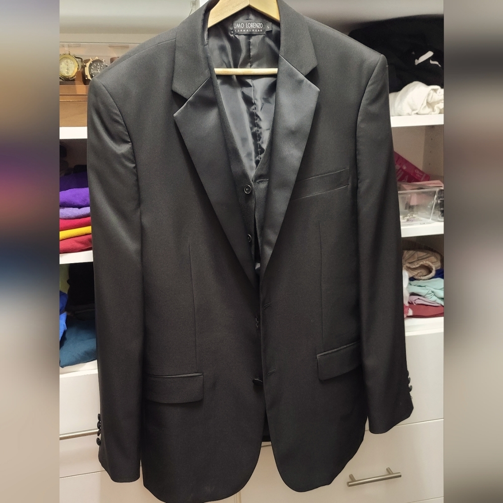 Midtown man brand, good-looking black jacket and vest. Very good condition.